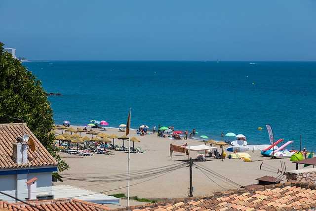 Система распределенного реестра обеспечивает undefinedпрозрачность</strong> транзакций, что уменьшает риски мошенничества. Все записи о транзакциях доступны для проверки, что создает высокий уровень доверия между участниками.»></p>
<p><strong>Дематериализация активов</strong> позволяет представлять физическую собственность в виде цифровых токенов. Это упрощает процесс покупки и продажи, открывая доступ к новым рынкам и потенциальным инвесторам.</p>
<p>Обеспечение <strong>безопасности данных</strong> происходит за счет криптографической защиты. Это гарантирует высокую степень защиты информации от несанкционированного доступа и повреждений.</p>
<p>Клиенты получают возможность <strong>обойти промежуточные звенья</strong>, что снижает затраты на комиссии и ускоряет процесс заключения соглашений. Это делает операции более выгодными и доступными для широкой аудитории.</p>
<p>Внедрение таких решений открывает перспективы для <strong>сотрудничества между агентствами недвижимости</strong> и финансовыми учреждениями. Совместные платформы могут предложить инновационные услуги, такие как кредиты на основе токенизированных активов.</p>
<p><img decoding=